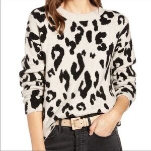 Something Navy animal print sweater soft comfy women’s size small white black